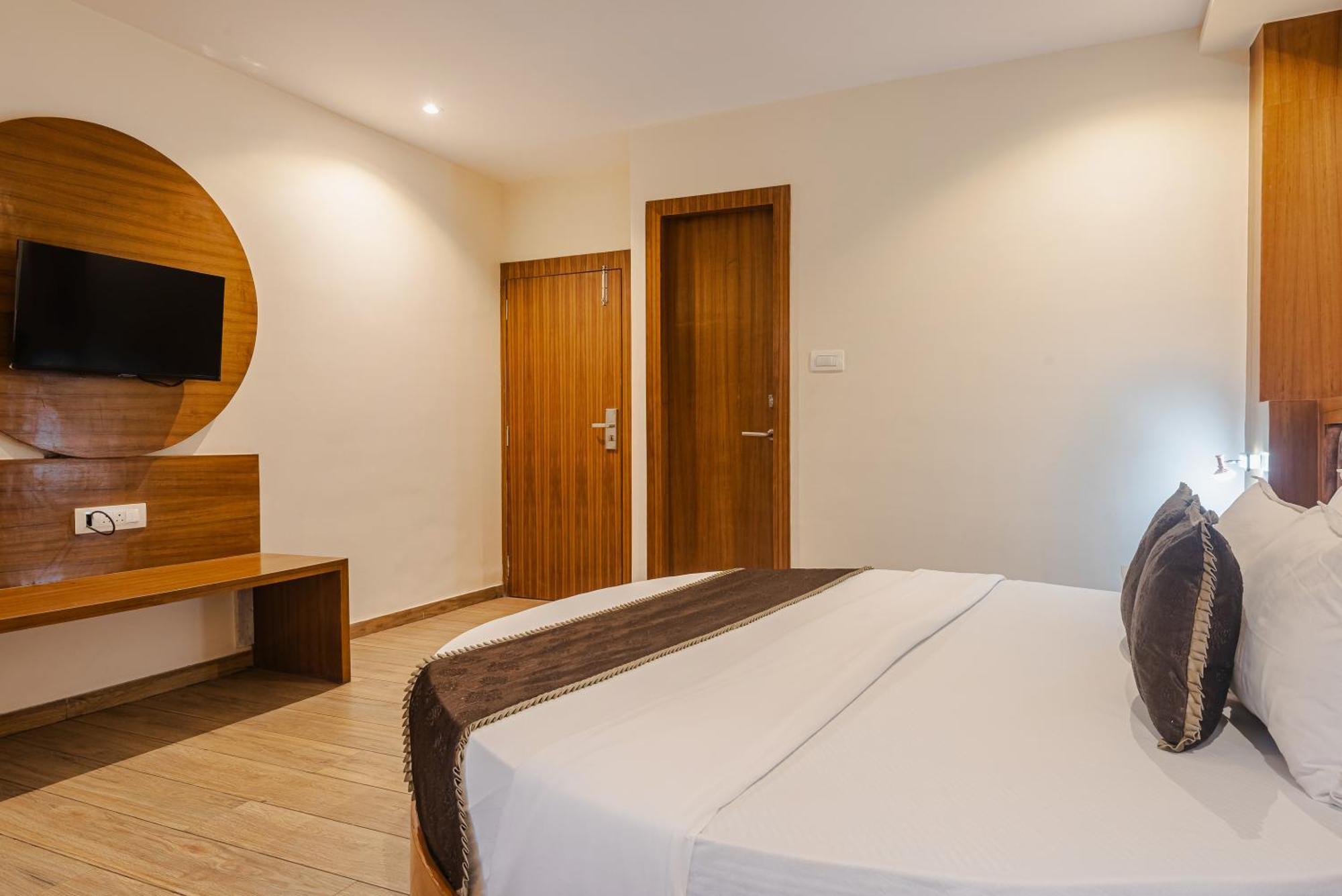 Hotel Silver Park Мумбаи Экстерьер фото