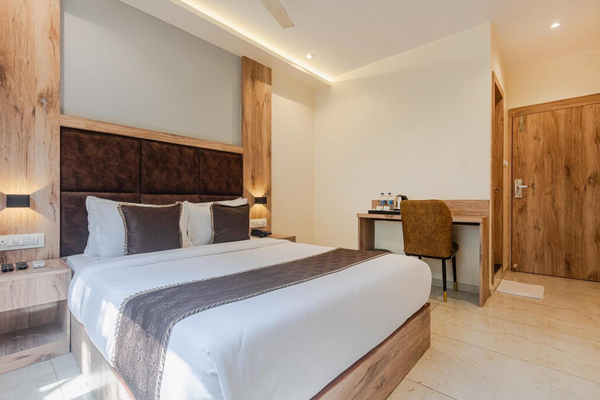 Hotel Silver Park Мумбаи Экстерьер фото