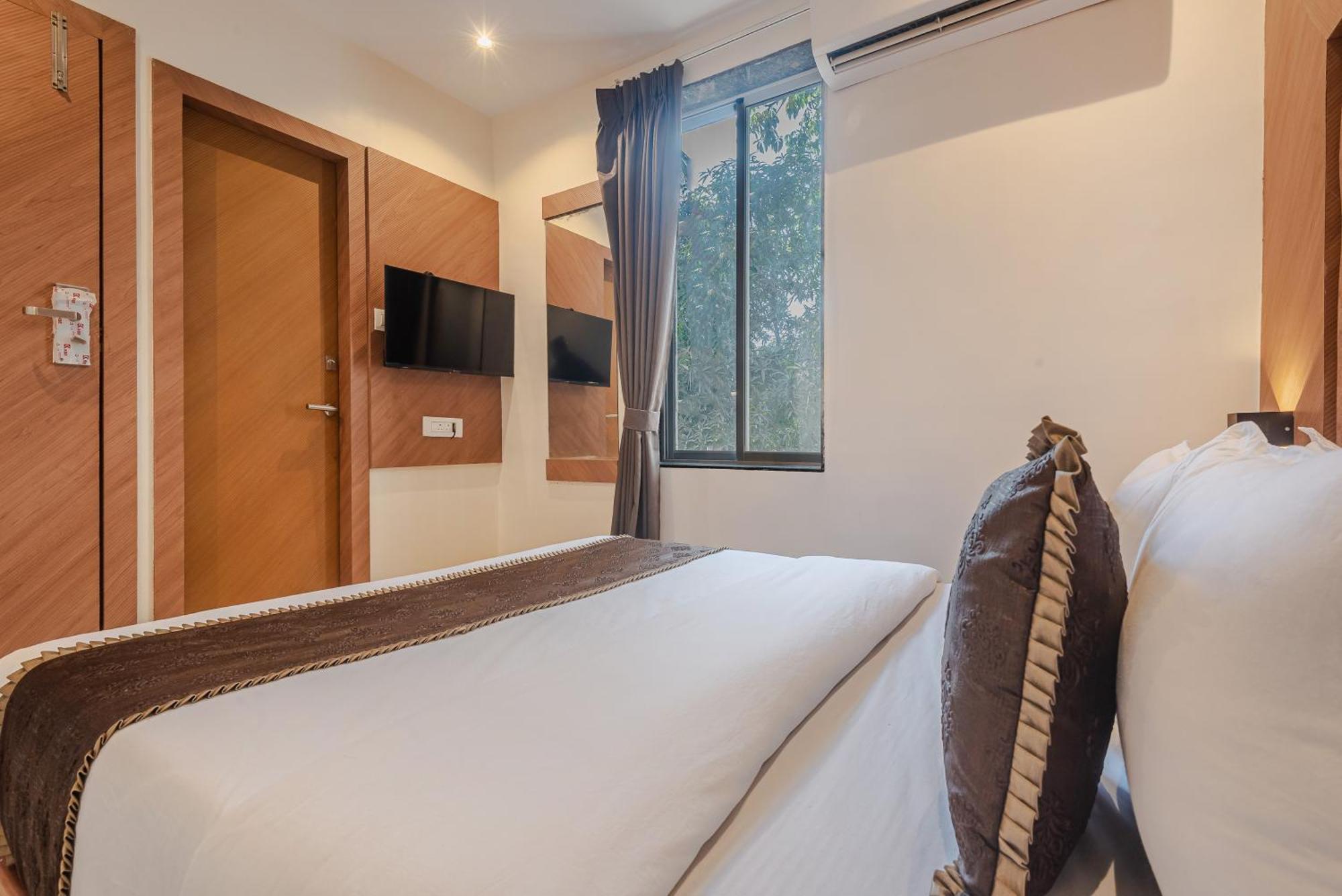 Hotel Silver Park Мумбаи Экстерьер фото