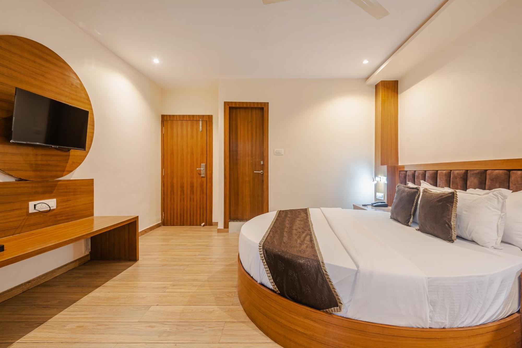 Hotel Silver Park Мумбаи Экстерьер фото