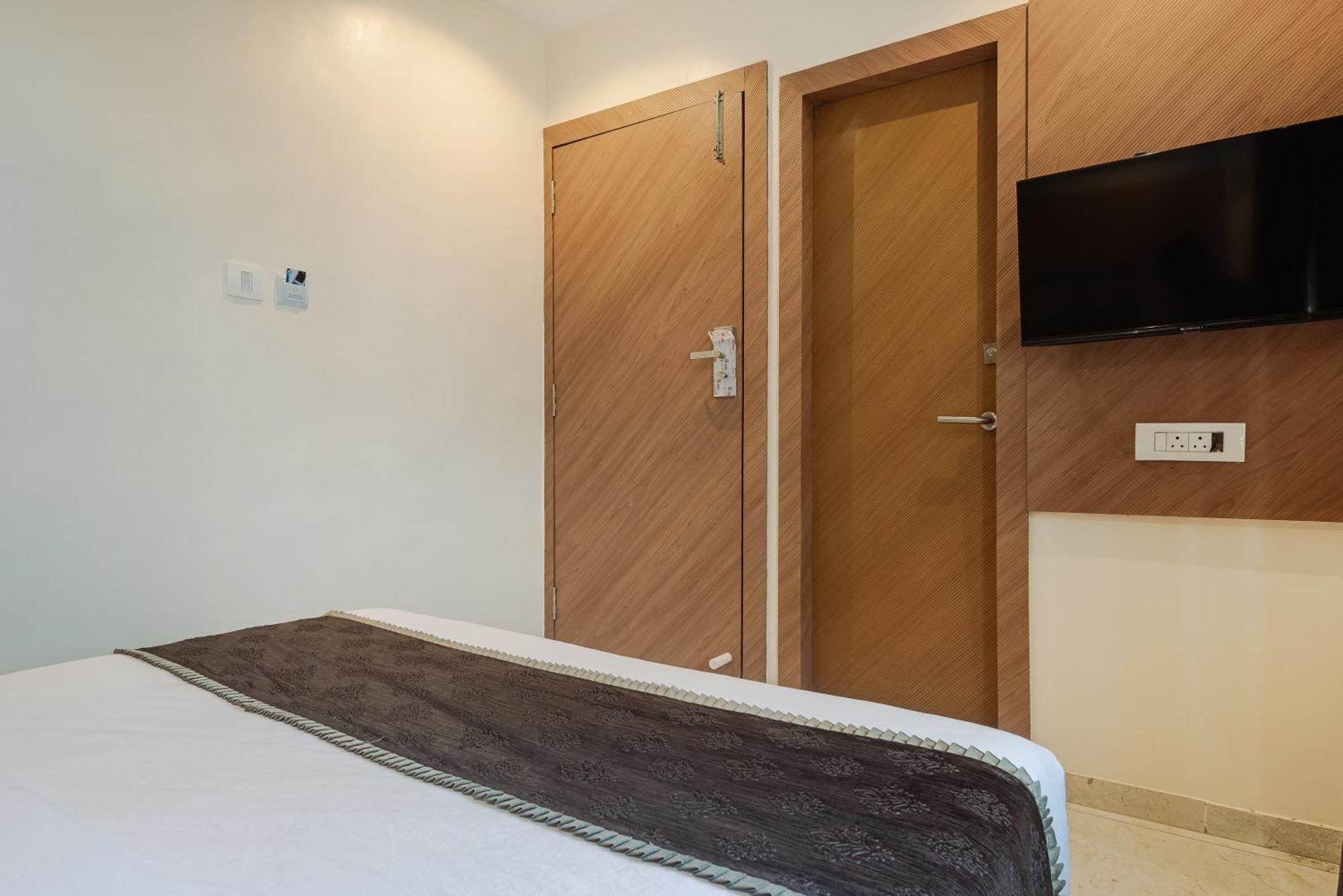 Hotel Silver Park Мумбаи Экстерьер фото