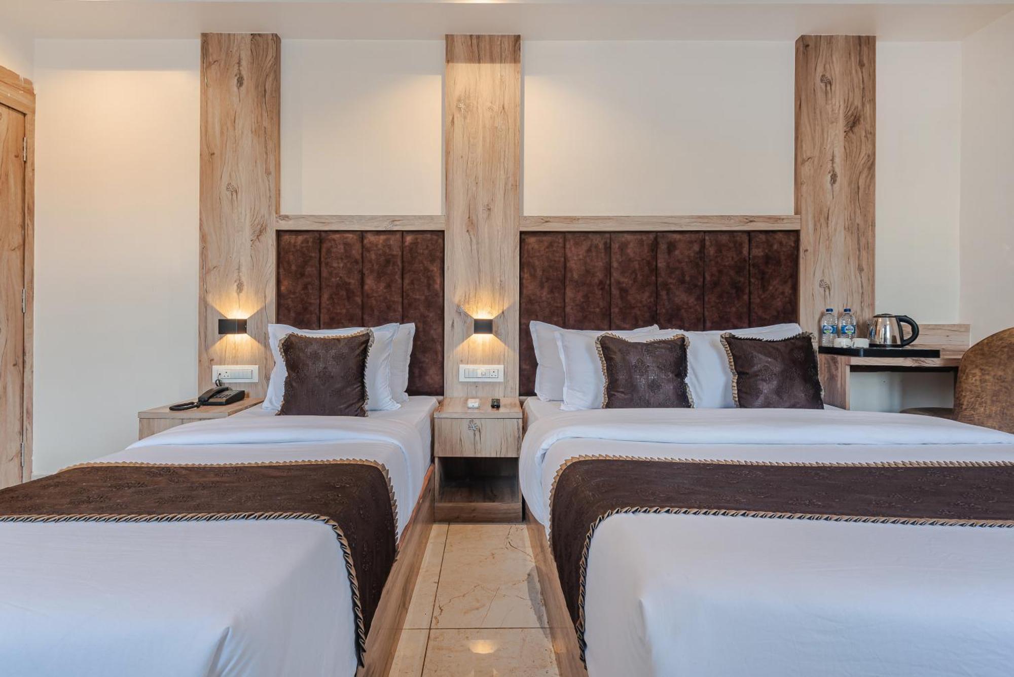 Hotel Silver Park Мумбаи Экстерьер фото