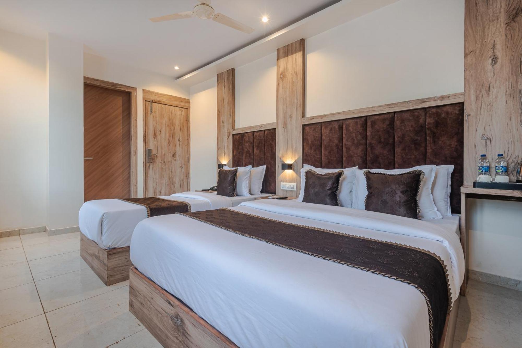 Hotel Silver Park Мумбаи Экстерьер фото