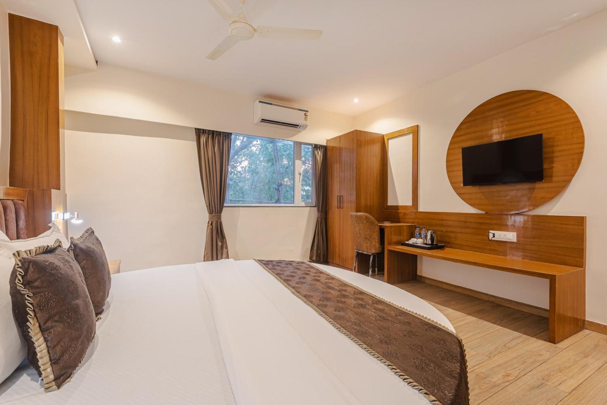 Hotel Silver Park Мумбаи Экстерьер фото
