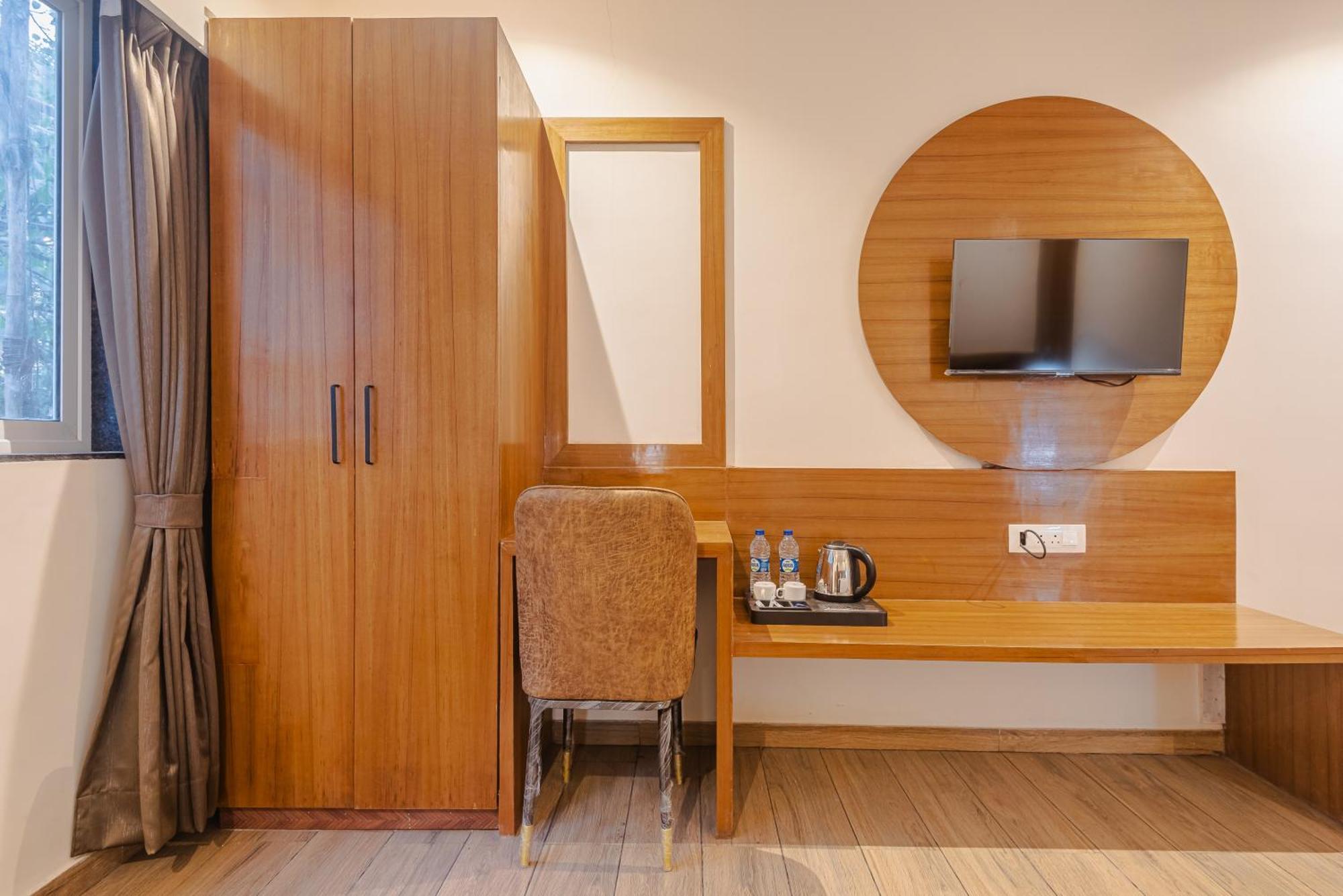 Hotel Silver Park Мумбаи Экстерьер фото