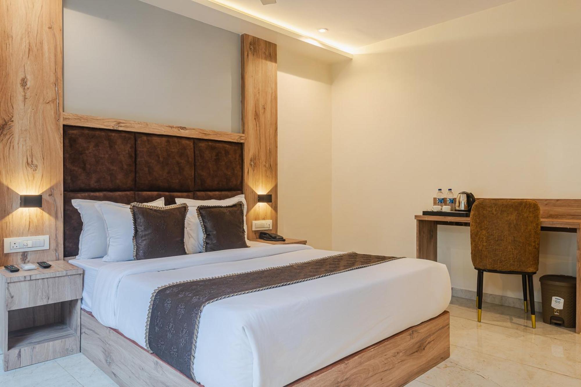 Hotel Silver Park Мумбаи Экстерьер фото