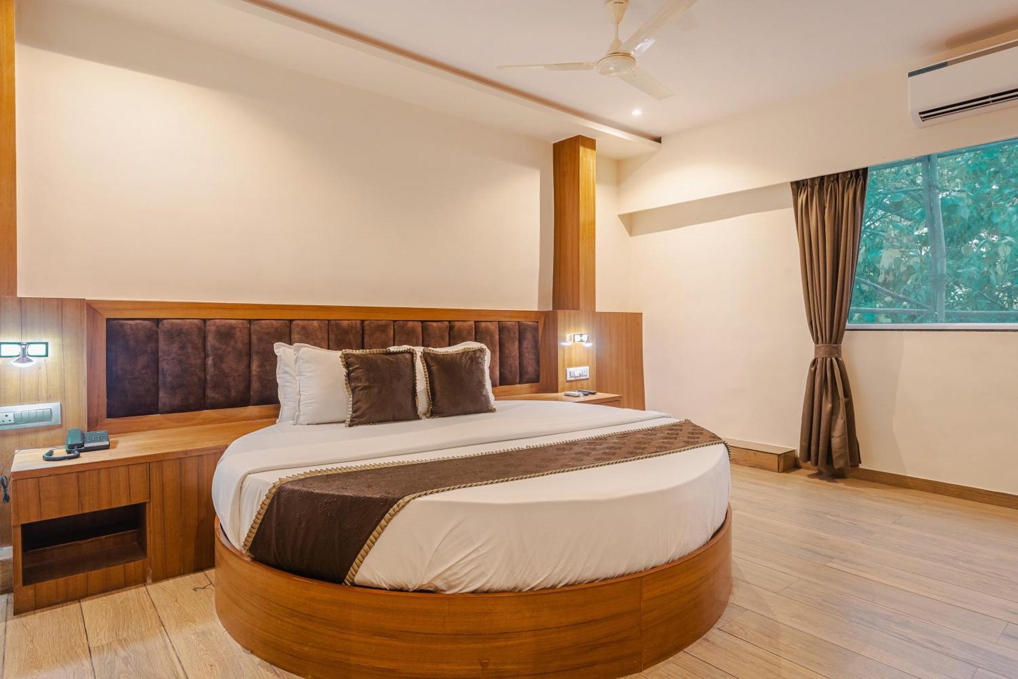 Hotel Silver Park Мумбаи Экстерьер фото
