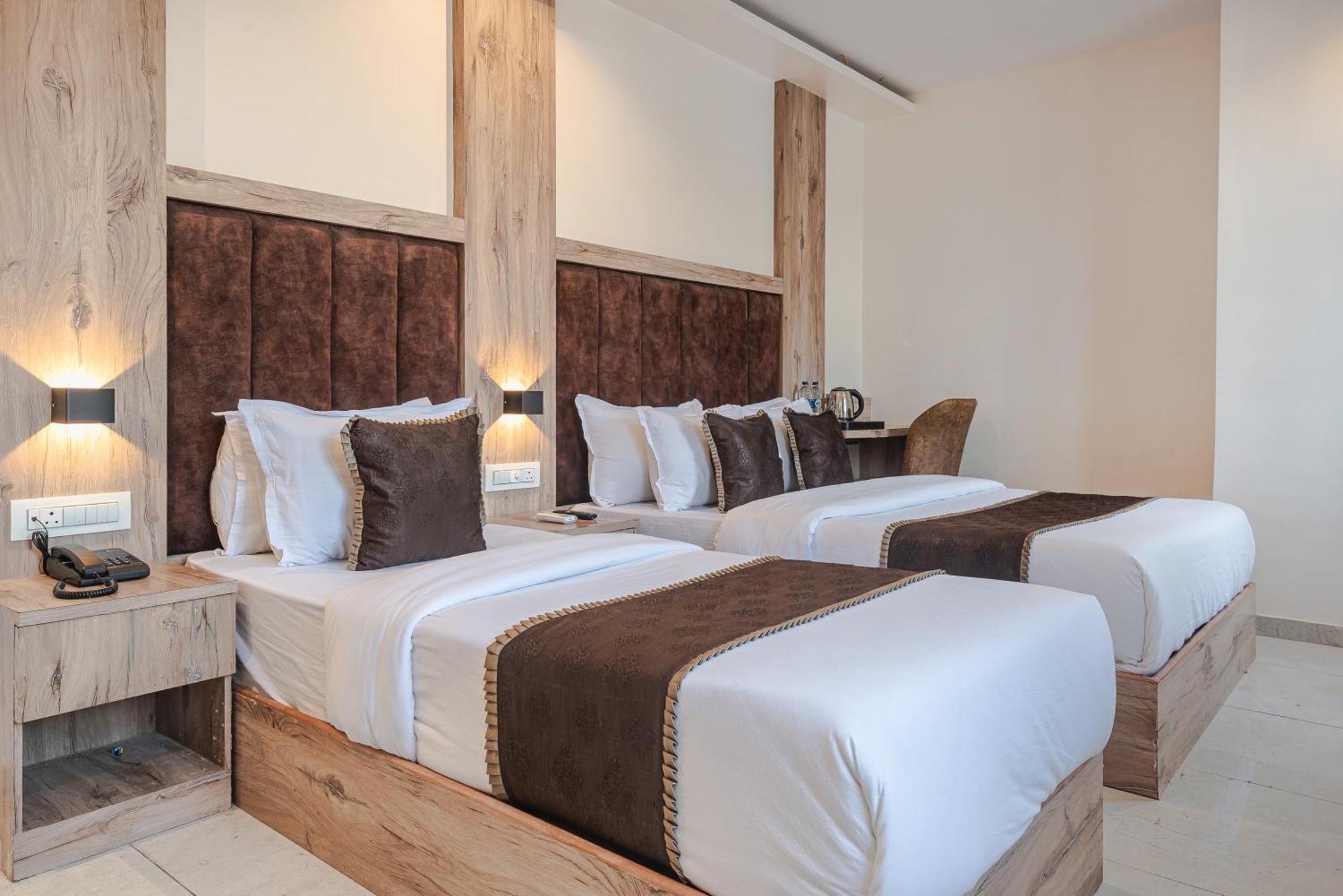 Hotel Silver Park Мумбаи Экстерьер фото