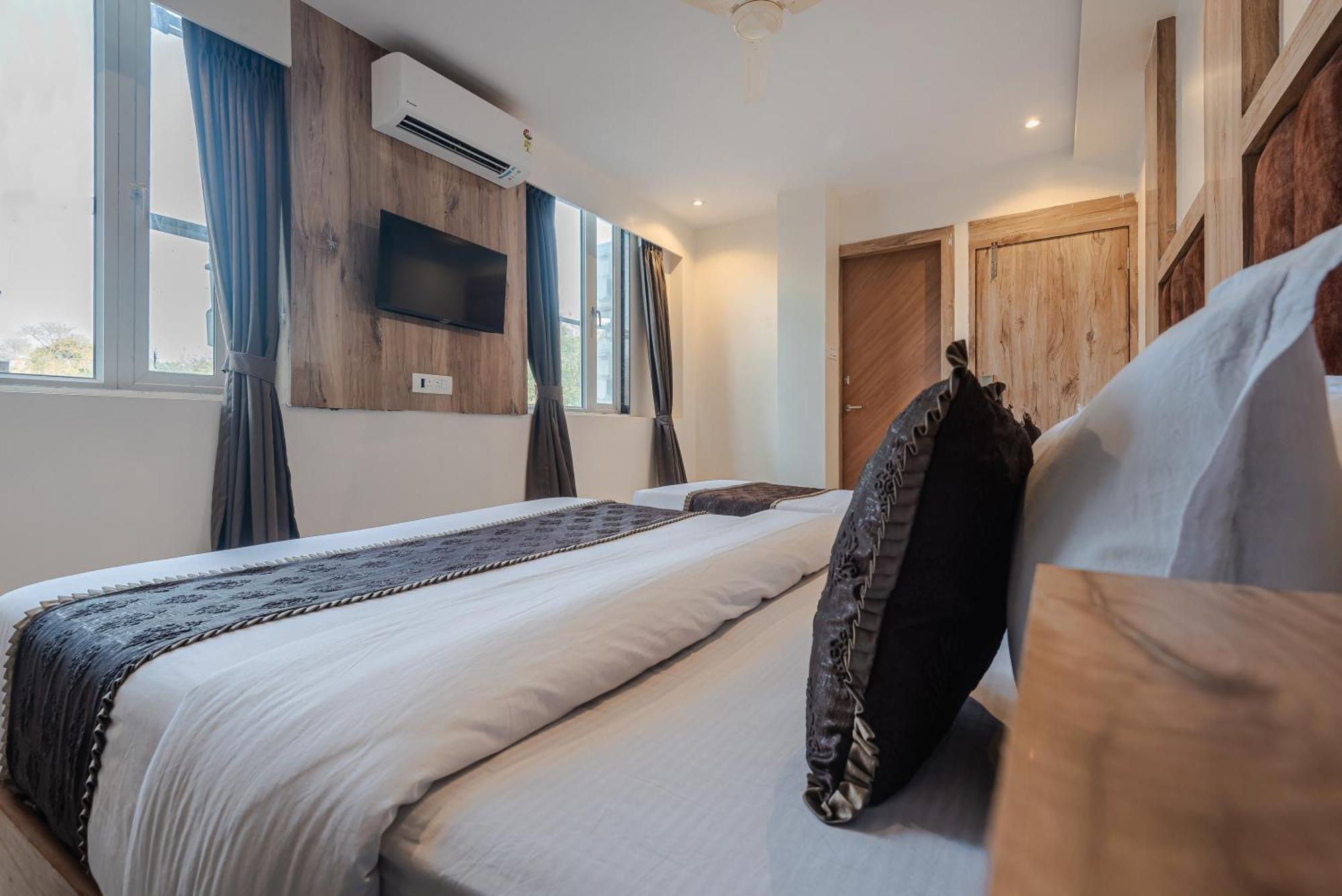 Hotel Silver Park Мумбаи Экстерьер фото