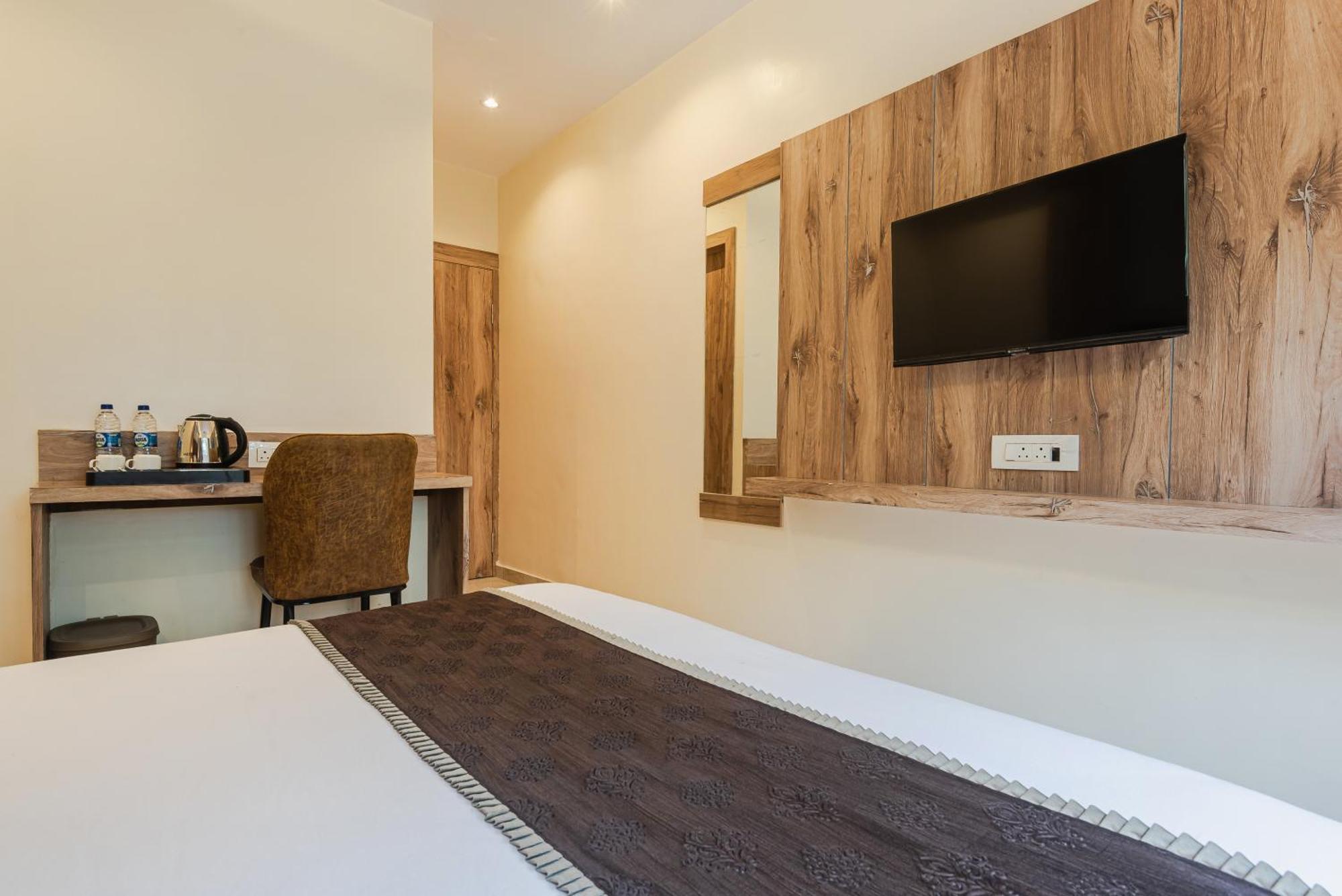 Hotel Silver Park Мумбаи Экстерьер фото