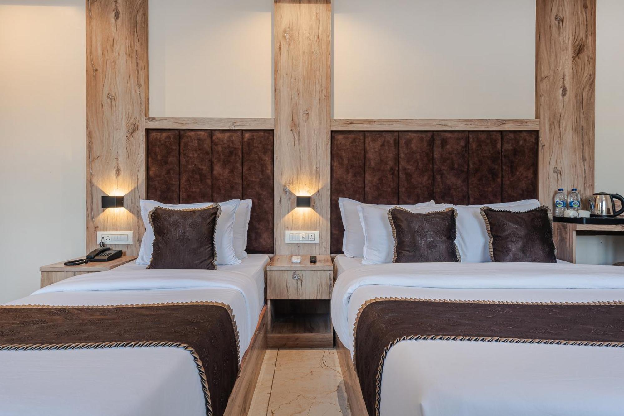 Hotel Silver Park Мумбаи Экстерьер фото